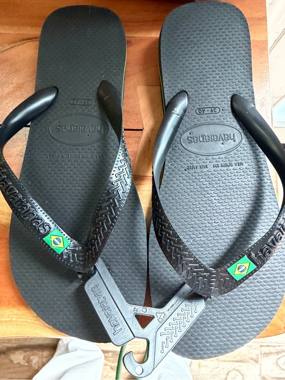 Havaianas  Black Flip Flops 
New 
Size 39/40